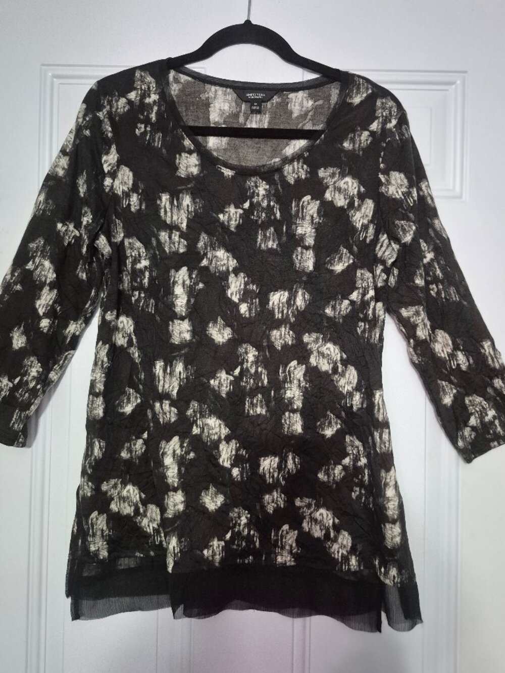 Pull over Top. Vera Wang. black/white.Size M.